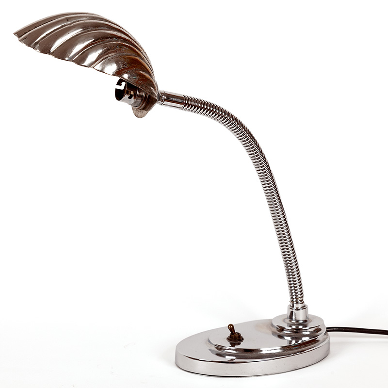 Art Deco chromium plated adjustable desk lamp fitted with a clam shell shade (c.1930).